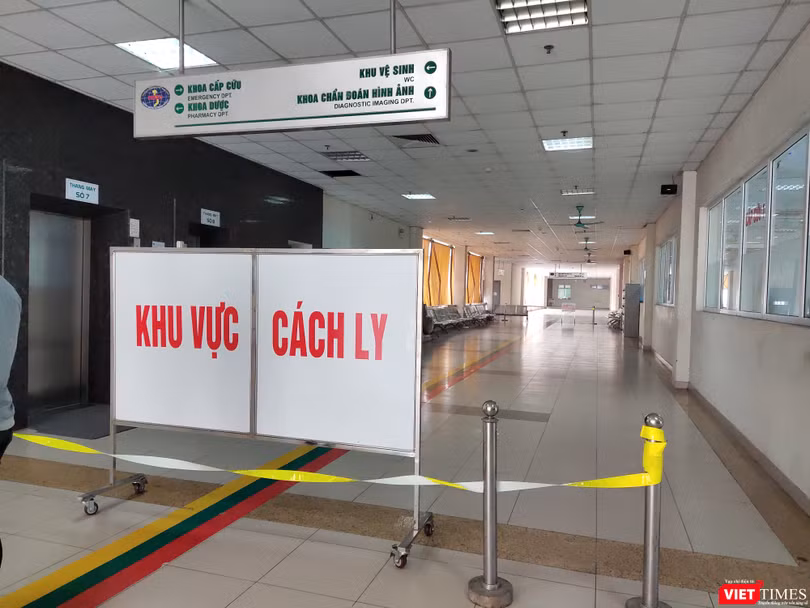 Khu vực cách ly tại Bệnh viện Bệnh Nhiệt đới Trung ương (Ảnh: Minh Thúy) 
