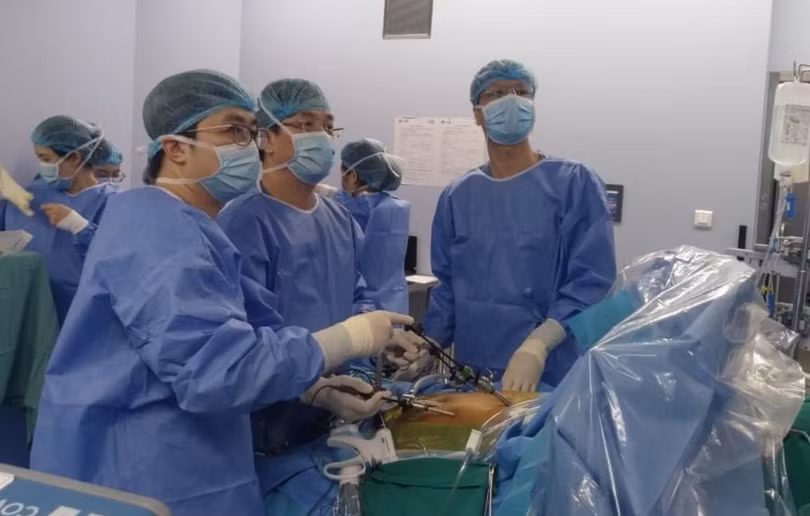 Các bác sĩ phẫu thuật ghép gan cho bệnh nhân (Ảnh - BVCC) Các bác sĩ phẫu thuật ghép gan cho bệnh nhân (Ảnh - BVCC)