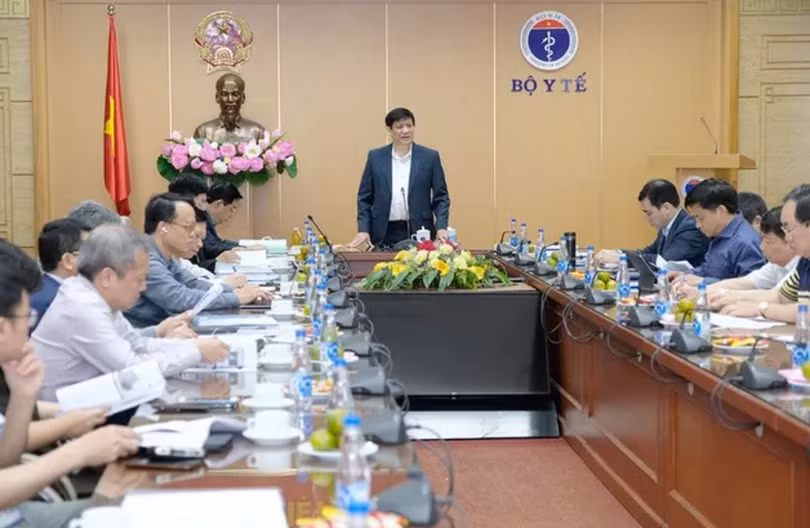 Bộ Y tế Nguyễn Thanh Longyêu cầu hệ thống phải thiết lập 1 cổng duy nhất cho toàn bộ người dân truy cập (Ảnh - BYT)