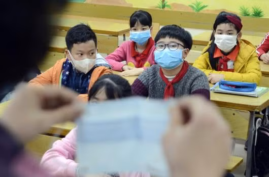 Học sinh đeo khẩu trang trong lớp học. Ảnh: Bộ GD&ĐT 