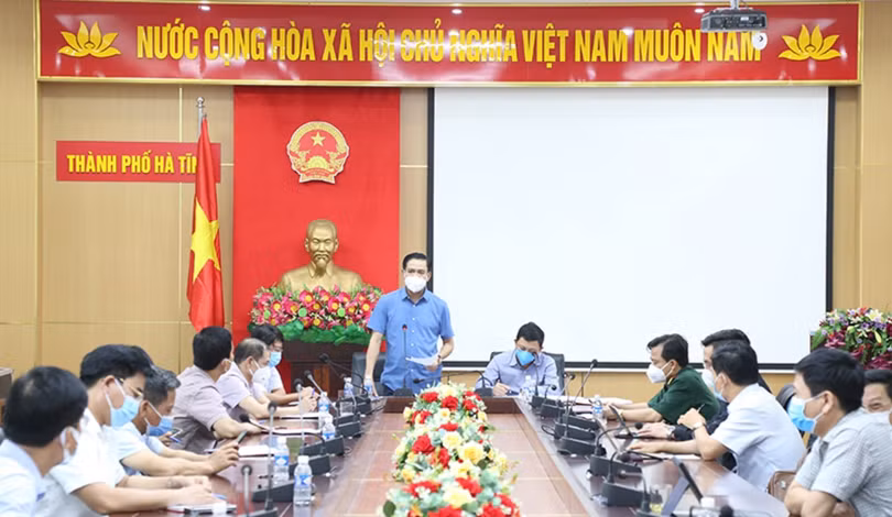 Ông Võ Trọng Hải - Chủ tịch UBND tỉnh Hà tĩnh chỉ đạo tại cuộc họp (Ảnh - Phúc Quang) Ông Võ Trọng Hải - Chủ tịch UBND tỉnh Hà tĩnh chỉ đạo tại cuộc họp (Ảnh - Phúc Quang)