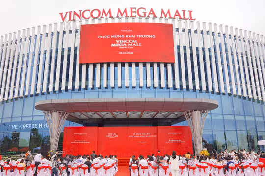 Doanh nghiệp sở hữu trung tâm thương mại Vincom sắp "phát quà" cho cổ đông