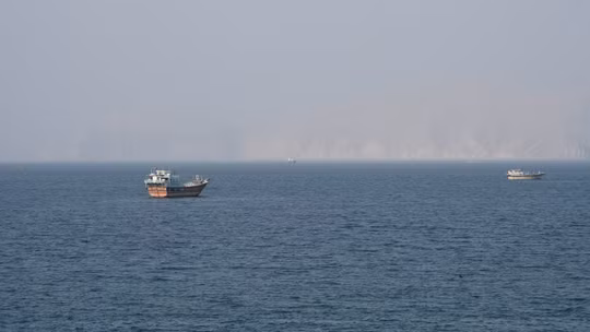 Thêm tàu thương mại trúng vật thể lạ ở eo biển Hormuz, 1 người thiệt mạng