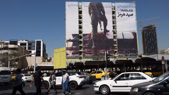 Mỹ siết “thòng lọng” kinh tế Iran, ngành công nghiệp ô tô và đường sắt rơi vào danh sách đen