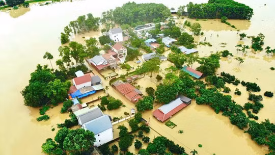Tin bão mới nhất: Bão số 4 Narra suy yếu thành áp thấp nhiệt đới, lũ trên các sông đang xuống dần