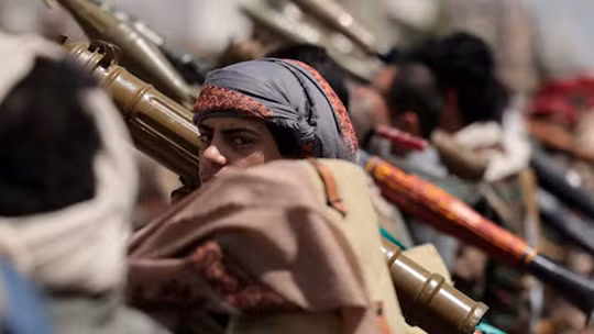 Houthi áp sát “yết hầu” Biển Đỏ, Thái tử Ả-rập Xê-út cầu viện Trump nhưng nhận hồi đáp bất ngờ