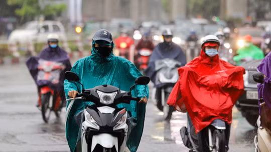 Mây đối lưu phát triển mạnh, nhiều khu vực tại Hà Nội nguy cơ xuất hiện dông, lốc sét, mưa đá