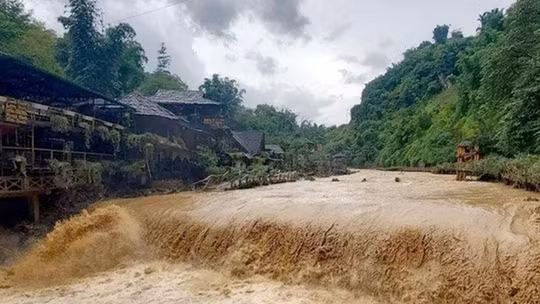 Cảnh báo khẩn: Mưa lũ đe dọa gây sụt lún và sạt lở đất tại nhiều tỉnh thành miền Bắc và miền Trung