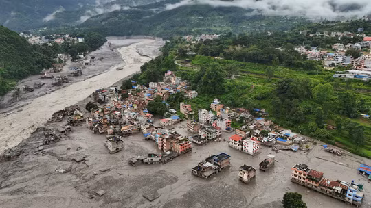Nepal cảnh báo nguy cơ lũ lụt rình rập từ hai “quả bom nước” khổng lồ chưa rút cạn