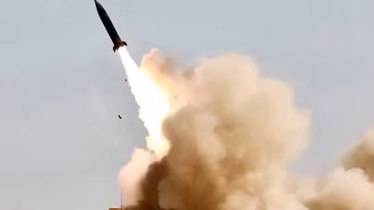 Ông Trump tuyên bố chấn động: Đảo Kharg của Iran đang bị “phá hủy thành từng mảnh vụn”