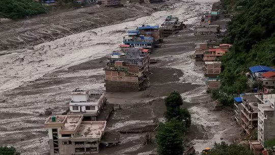 750 người chết, hàng nghìn người vẫn mất tích sau trận lũ quét như sóng thần ở Nepal