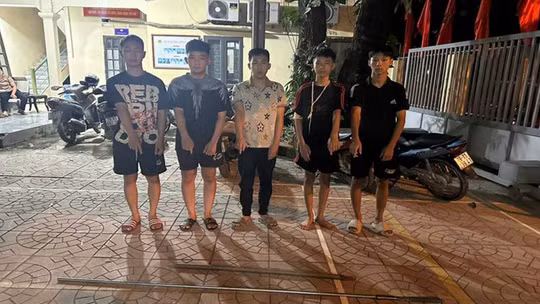 Nhóm “quái xế” hỗn chiến kinh hoàng sau màn “nháy đèn”, “nhìn đểu”, Công an Hà Nội vào cuộc điều tra