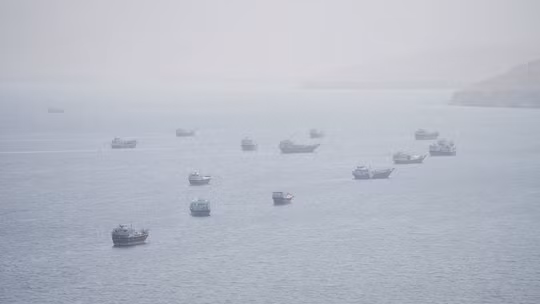 Eo biển Hormuz “tê liệt”, lưu lượng tàu thuyền giảm xuống thấp nhất kể từ tháng 5