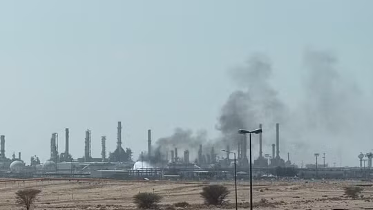 Houthi tấn công tên lửa nhằm vào dinh Tổng thống Yemen khiến 21 người thương vong
