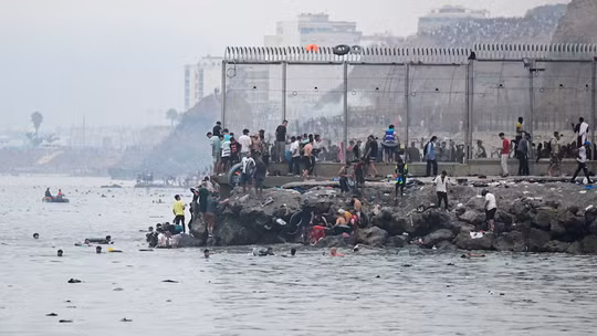 Đại diện Chính phủ Tây Ban Nha tại Ceuta từ chức sau làn sóng vượt biên ồ ạt