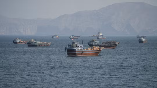 Iran đe dọa chặn các tuyến đường “bất hợp pháp” qua eo biển chiến lược Hormuz