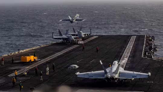Ông Trump bác bỏ những lo ngại về thương vong của thủy thủ Mỹ trên tàu USS Abraham Lincoln