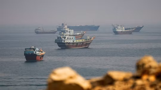 Eo biển Hormuz tiếp tục vắng tàu, lưu lượng vận tải giảm sâu dưới mức trung bình 10 ngày
