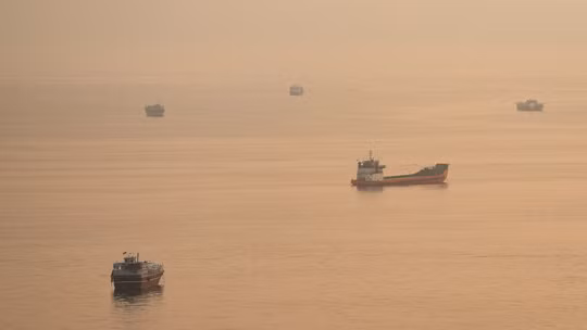 Nóng: 2 tàu chở hàng bị bắn chìm gần eo biển Hormuz, an ninh hàng hải đối mặt sức ép
