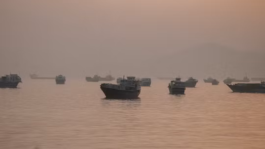 Tàu chở dầu treo cờ Panama bị “vật thể lạ” tấn công tại eo biển Hormuz, 12 thủy thủ bị thương