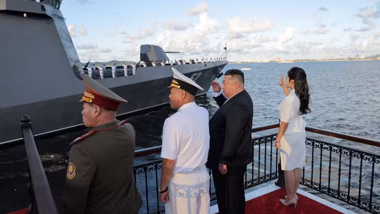 Triều Tiên biên chế tàu khu trục 5.000 tấn, Chủ tịch Kim Jong-un tuyên bố “hạt nhân hóa hải quân”
