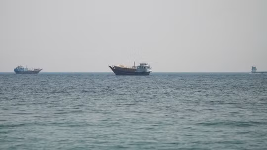 UAE gấp rút tìm đường thoát khỏi “gọng kìm” ở Hormuz, không để xuất khẩu năng lượng bị mắc kẹt