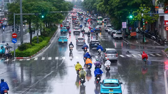 Bắc Bộ và Thanh Hóa hứng mưa dông mạnh, cảnh báo lốc sét, mưa đá và gió giật nguy hiểm