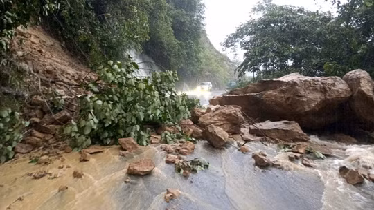 Lai Châu, Lào Cai và Tuyên Quang mưa lớn dữ dội, cảnh báo nguy cơ lũ quét và sạt lở nguy hiểm