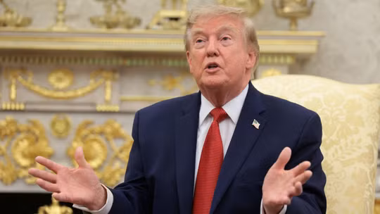 Ông Trump bất ngờ “quay xe” hoãn áp thuế 50% lên hàng hóa Canada