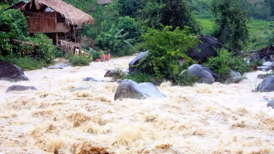 Mưa lớn tiếp diễn, cảnh báo lũ quét, sạt lở và sụt lún đất ở Tuyên Quang, Nghệ An và Hà Tĩnh