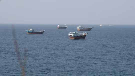 Iran và Oman tìm cách tháo “nút thắt” tại eo biển Hormuz, hé lộ về “hành lang hàng hải” tạm thời