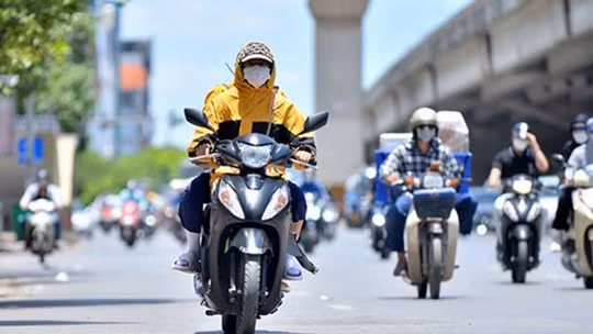 Miền Trung tiếp tục nắng nóng gay gắt, nhiệt độ có nơi vượt 37 độ C