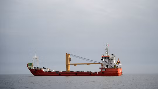 Giao thông qua eo biển Hormuz tiếp tục “tê liệt” sau khi Iran dọa trả đũa các cuộc tấn công của Mỹ
