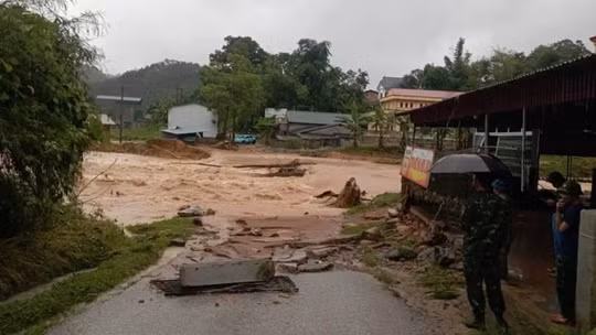 Mưa lớn kéo dài đe dọa gây sạt lở, sụt lún đất nghiêm trọng tại Bắc Bộ và Thanh Hóa