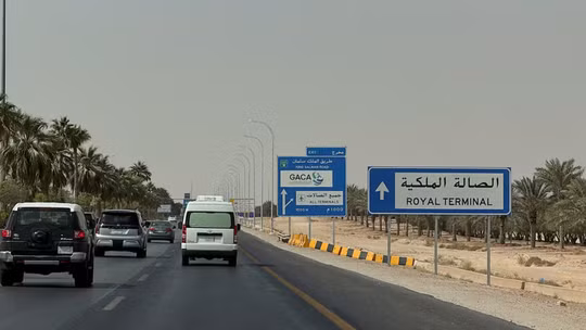 Ả Rập Xê Út khôi phục một phần hoạt động sân bay Riyadh giữa sức ép từ Houthi
