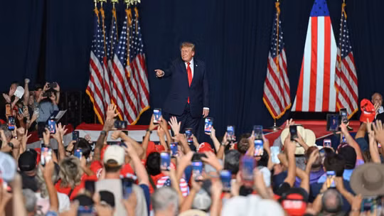 Ông Trump mở chiến dịch vận động tại 2 bang then chốt, đảng Cộng hòa chịu sức ép trước giờ G