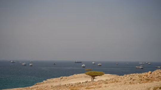 Eo biển Hormuz và Ả Rập Xê Út liên tiếp bị tấn công, nguồn cung dầu toàn cầu chịu thêm sức ép