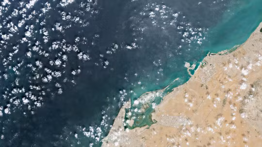 UAE báo động vì vệt dầu loang tiếp tục lan rộng, thêm nhiều bãi biển phải đóng cửa