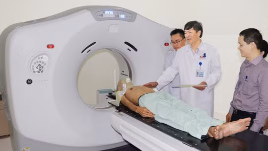 Máy xạ trị gia tốc tuyến tính tại Bệnh viện Ung bướu Nghệ An được chỉ định điều trị cho bệnh nhân ung thư. Ảnh: Bệnh viện Ung bướu Nghệ An.