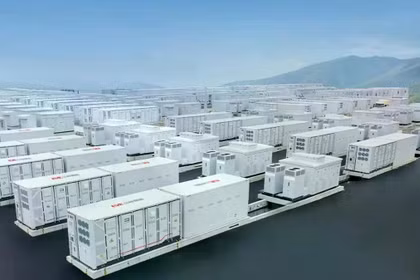 Trạm lưu trữ năng lượng 400MWh đầu tiên trên thế giới được xây dựng bằng pin dung lượng lớn 628Ah. Ảnh: EVE Energy.