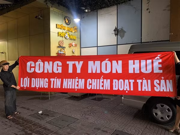Các nhà cung ứng nguyên liệu tố cáo chủ sở hữu Món Huế không thanh toán tiền hàng. Nguồn: Nhân vật cung cấp.