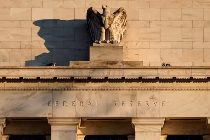 Fed và nhiệm vụ làm 'biến mất' 2.500 tỉ USD