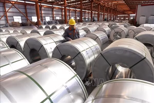 Sản phẩm thép cuộn tại một nhà máy ở Trung Quốc. Ảnh minh họa: AFP/TTXVN