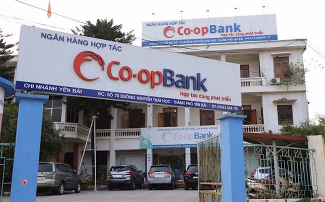 Tạm giam 1 cán bộ ngân hàng chiếm đoạt tiền gửi của 100 khách hàng