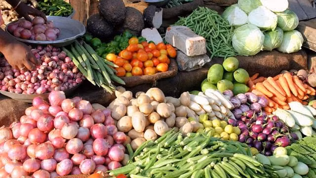 Giá cả tăng nóng "hầm hập" nhưng cớ sao CPI tăng thấp, chỉ 2,44%?