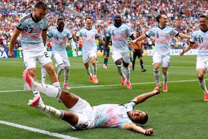Bỉ ngược dòng kịch tính 3-2 trước Senegal sau màn trình diễn thần sầu của Tielemans