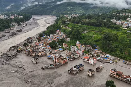 Nepal cảnh báo nguy cơ lũ lụt rình rập từ hai “quả bom nước” khổng lồ chưa rút cạn