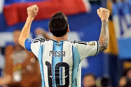 Messi lập kỷ lục, Argentina nghẹt thở vượt ải “tí hon” Cape Verde trong trận cầu 120 phút điên rồ 