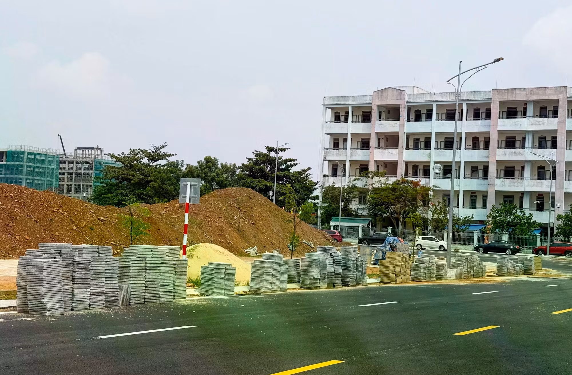 lang-dai-hoc-3.jpg