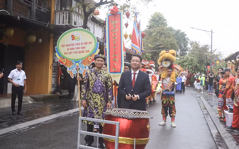 lanh-dao-tp-khai-le.png